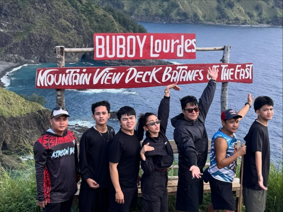 Grupo sa Buboy Lourdes Mountain View Deck, Dingalan — Batanes of the East