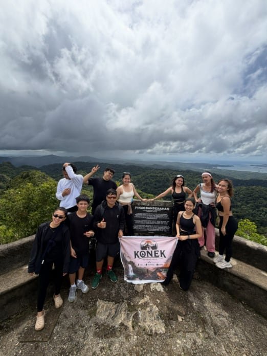 KONEK group sa Pinagbanderahan summit marker